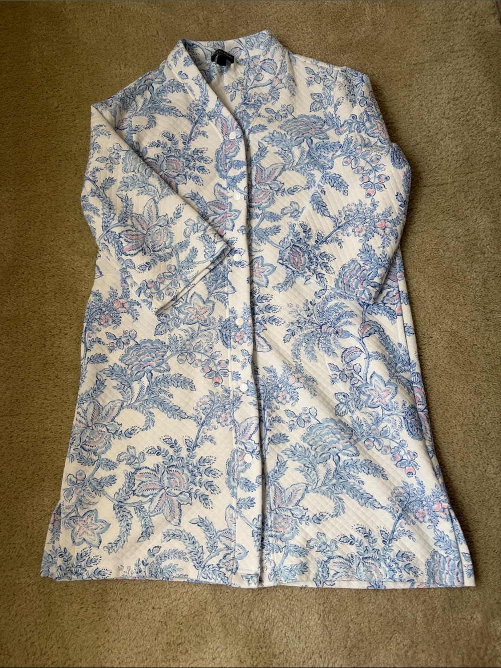 Miss Elaine Robe - Picture 1 of 5